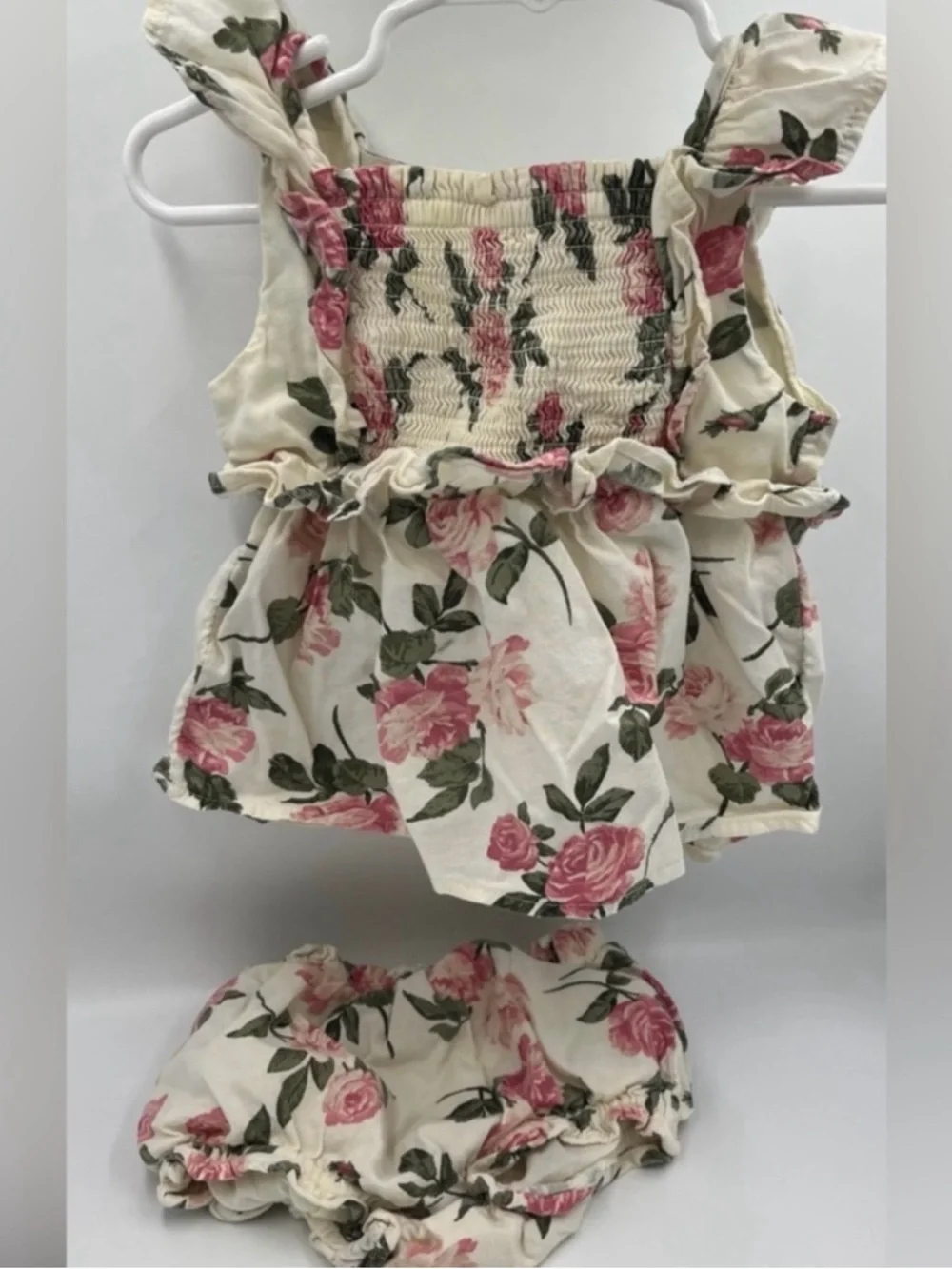 Old Navy Cream and Pink Baby Girl Set - Top & Bloomer.18-24M